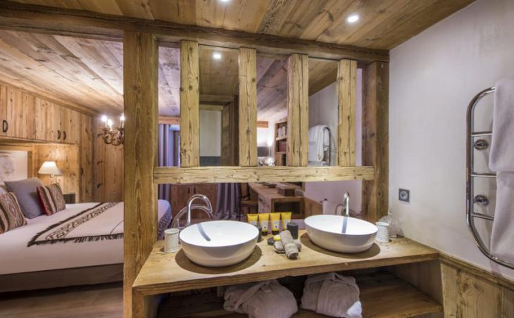 Chalet Barmettes, Val d'Isere, Twin Sinks